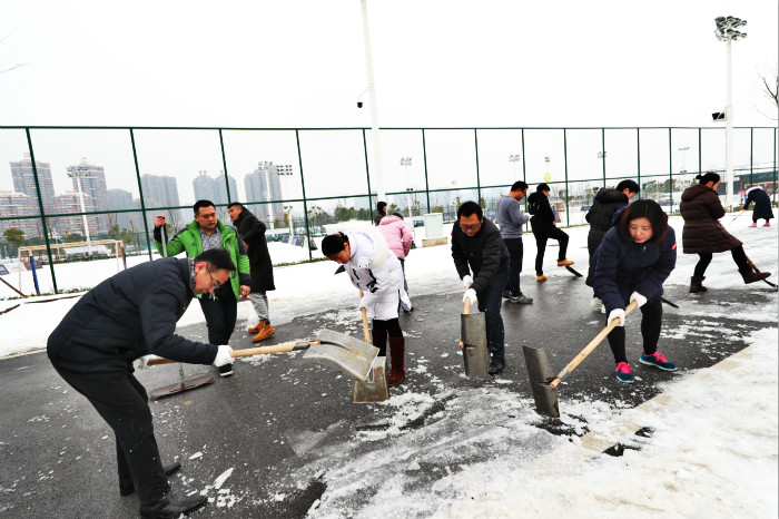 一場(chǎng)雪，體育中心美得不要不要的 但最美的風(fēng)景還是他們(圖5)