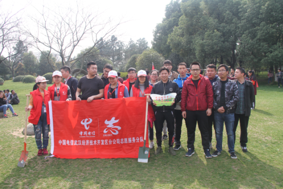 武漢體育中心走進湯湖公園 開展“學(xué)雷鋒”樹木認養(yǎng)科普活動(圖1)