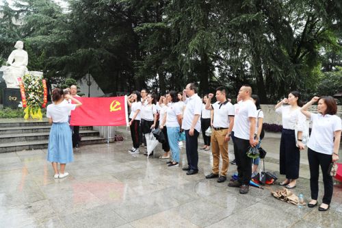 “瞻仰革命先烈 傳承紅色精神” ——公司全體黨員、入黨積極分子參觀向警予烈士陵園(圖3)